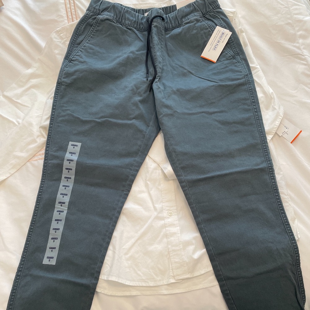 Men’s Old Navy grey joggers.